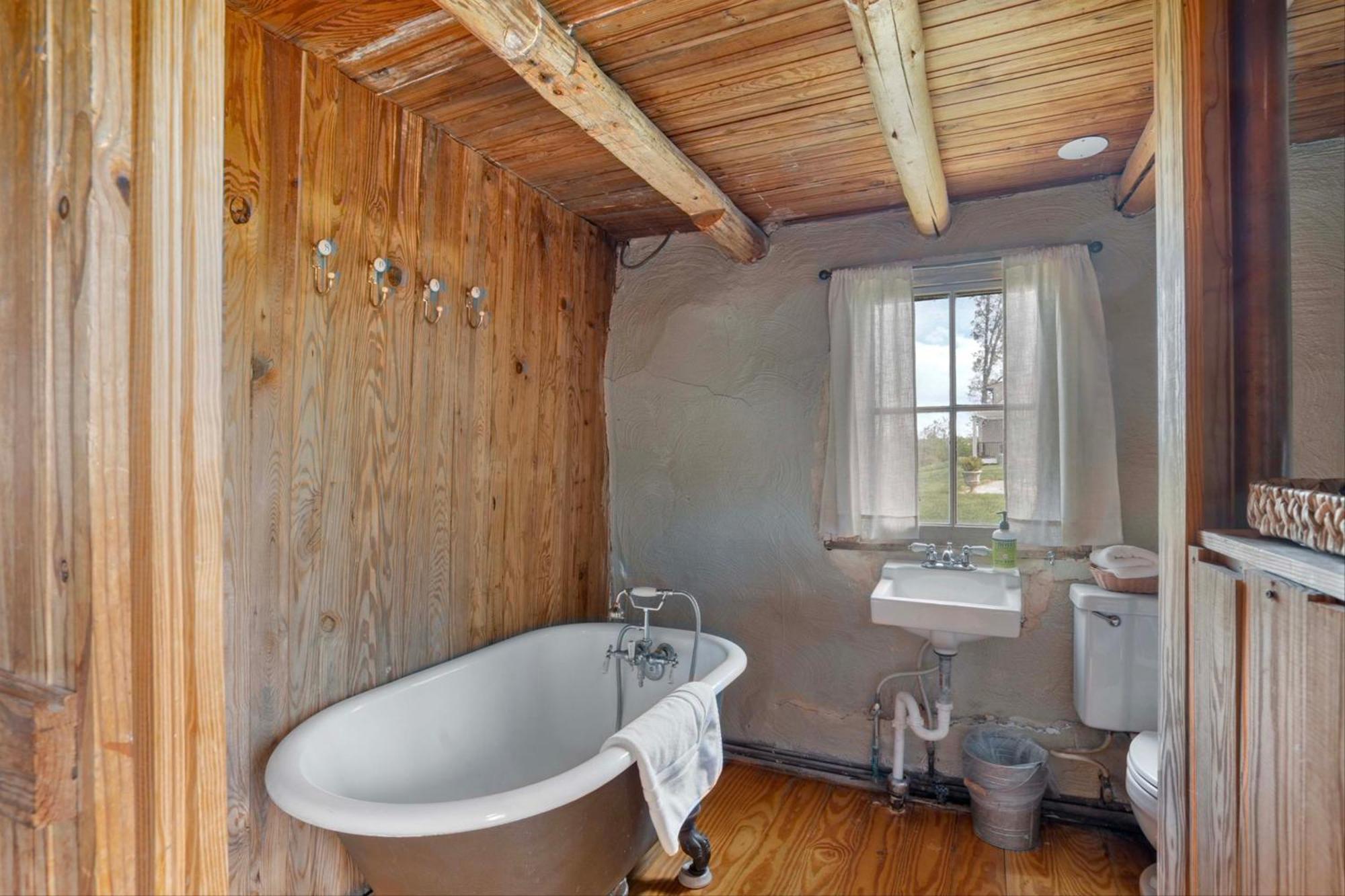 Rustic Baileys Retreat Cabin Near Wineries! Crozet エクステリア 写真