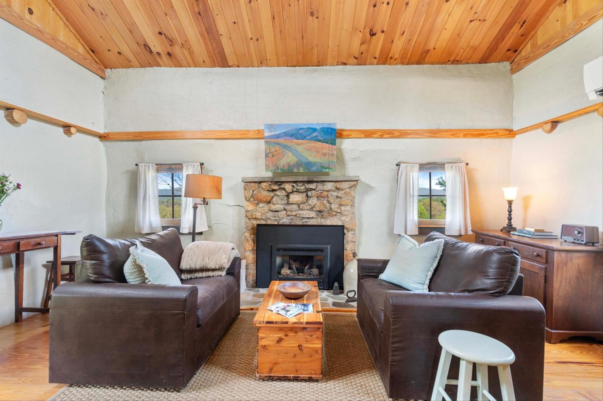 Rustic Baileys Retreat Cabin Near Wineries! Crozet エクステリア 写真